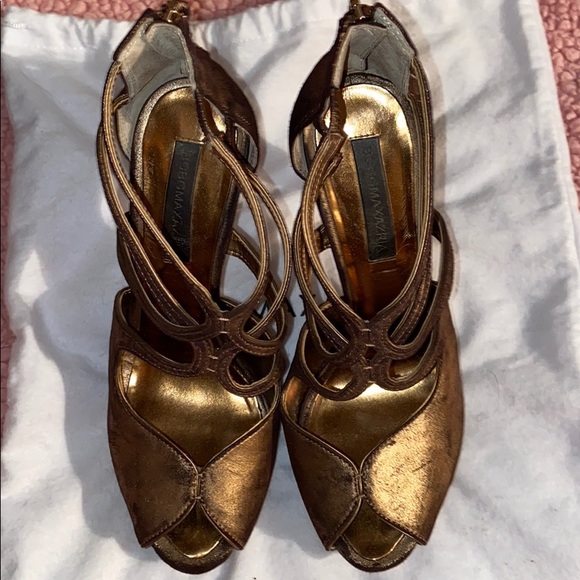 🚨2/$10‼️BcbgMaxAzria bronze heels - Picture 5 of 8